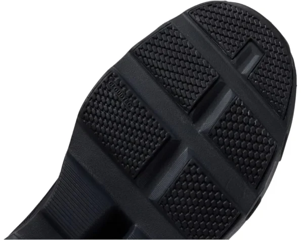 on-cloudmonster-black-magnet-angle